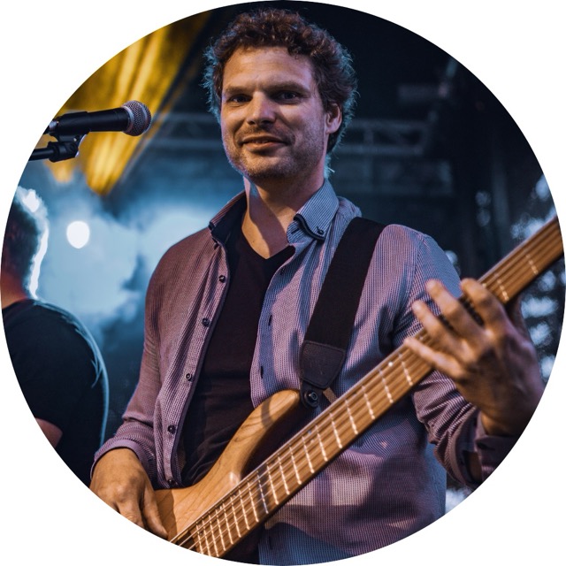 Marek Vaculík basový kytarista kapely Hospodský Bordel