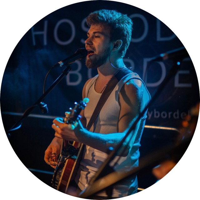 Petr Knobloch bubeník kapely Hospodský Bordel