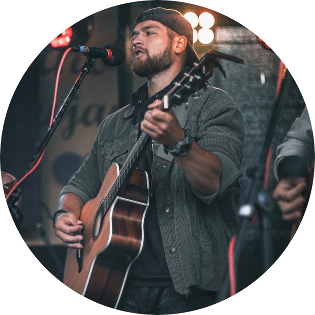 Tomáš Pauló banjista kapely Hospodský Bordel